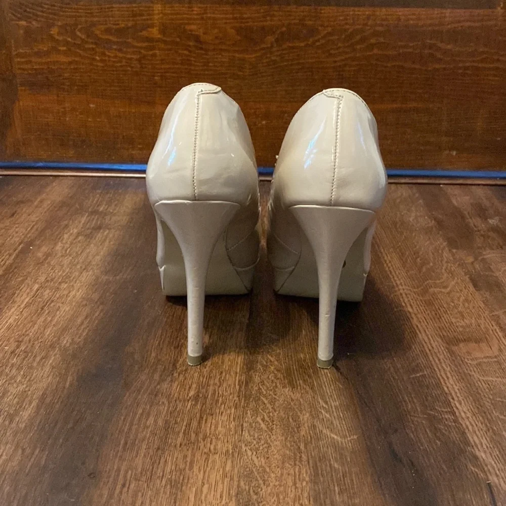 G by Guess platform beige 3 inch heels size 6.5.